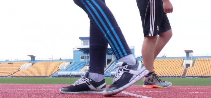 Спортсмени, в умовах карантину, відновлюють тренування на відкритому стадіоні в Ужгороді