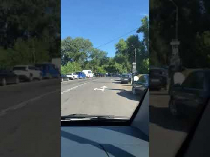 Люди поспішають масово виїхати за кордон: на КПП Вілок черги (ВІДЕО)