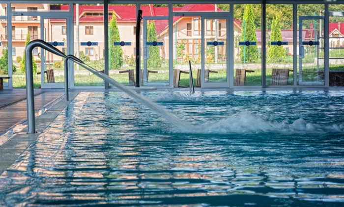 Роботу басейнів, СПА-центрів та рух громадського транспорту у вихідні дні дозволили на Закарпатті
