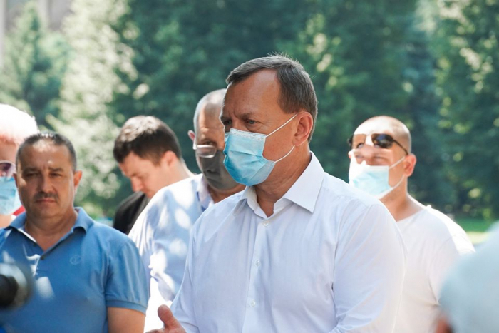 Богдан Андріїв просить Олексія Петрова переглянути рішення про роботу громадського транспорту у вихідні, дитсадків та басейнів