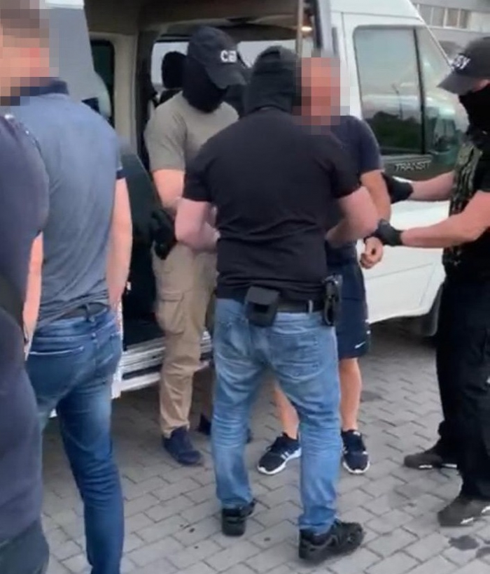 Контрабанду заборонених препаратів на понад мільйон гривень попередили на Закарпатті