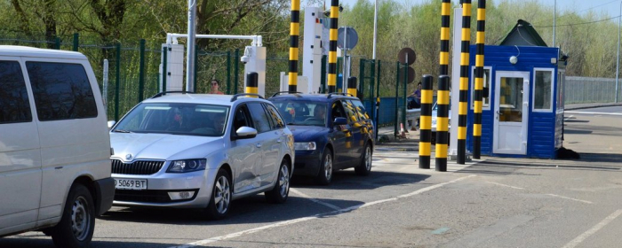 Транзит Угорщиною дозволили лише через два пункти пропуску на кордоні з Україною