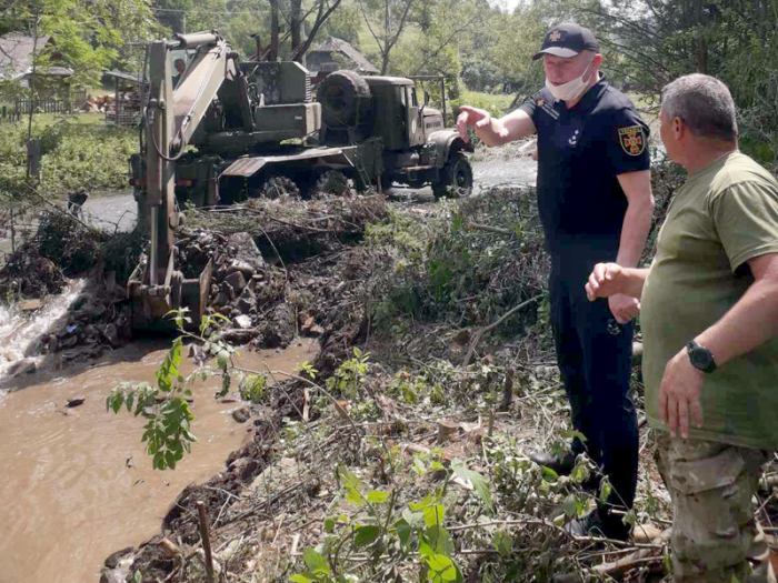Головний рятувальник краю оглянув хід робіт із ліквідації наслідків негоди на Міжгірщині