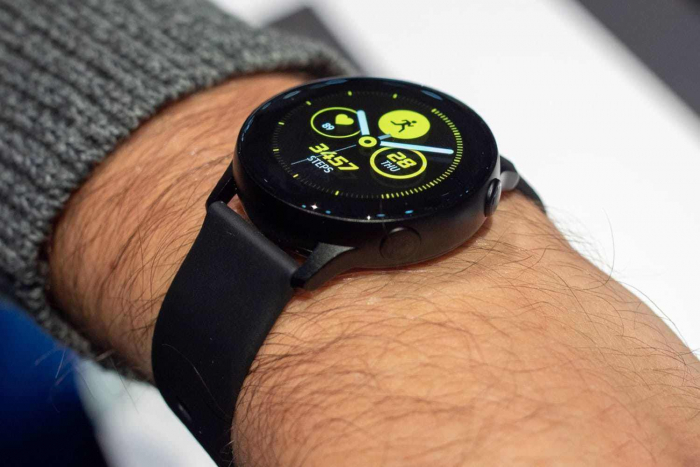 Smart Galaxy Watch Samsung — сравнение основных моментов