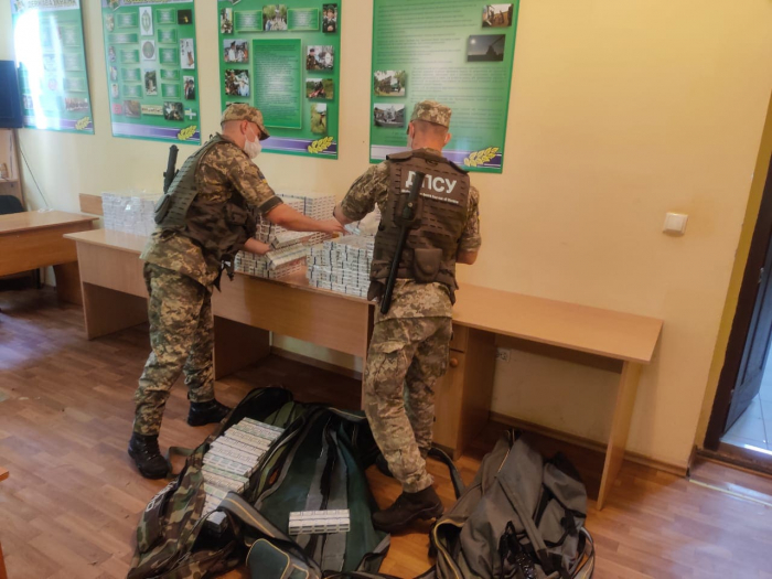Поблизу кордону з Угорщиною виявили контрабандні сигарети