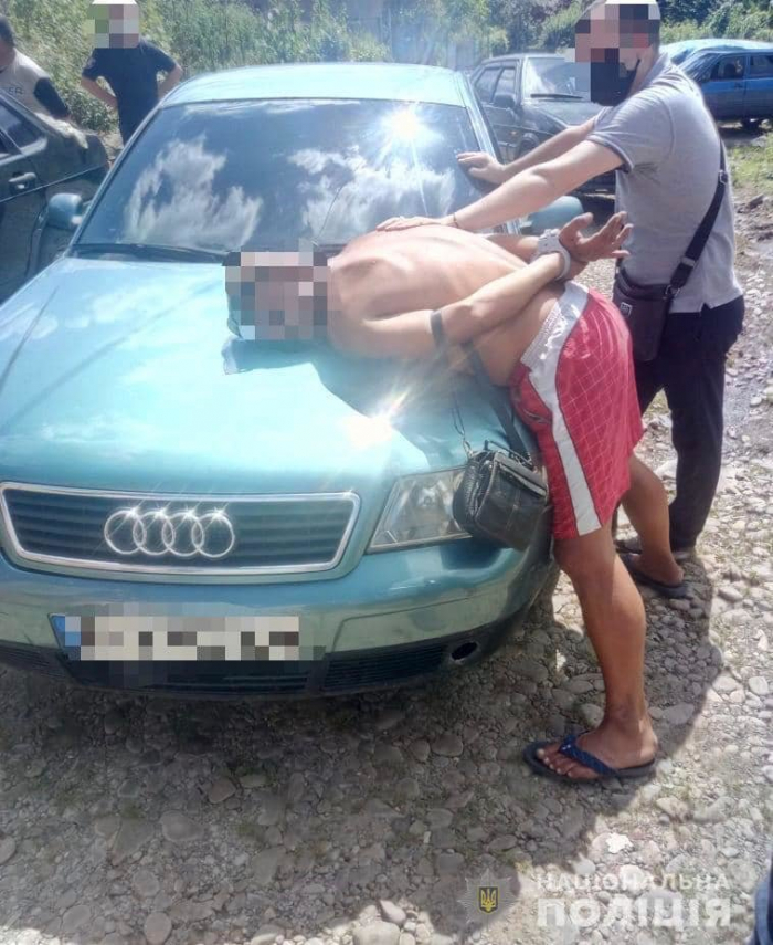 На Закарпатті затримали наркоторговця під час збуту "товару" (ФОТО)