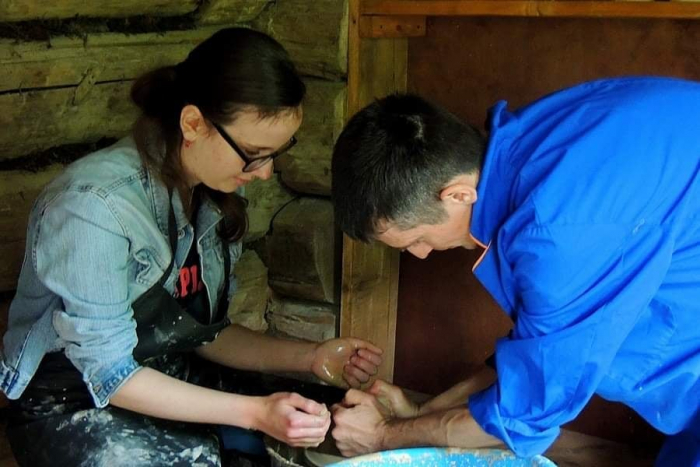 Ужгородців запрошують до літньої школи гончарства