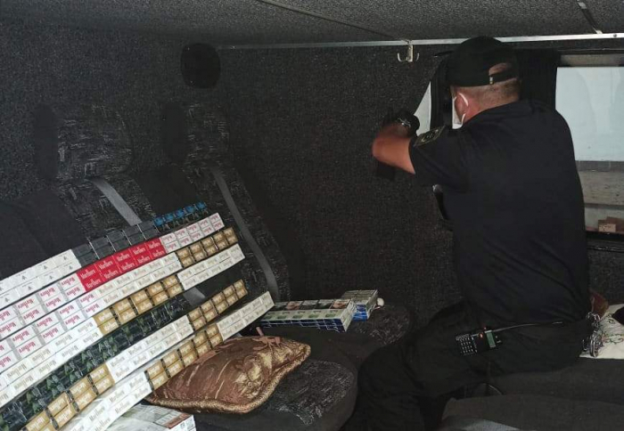 На Закарпатті львів’янин позбувся автобуса через контрабандні цигарки