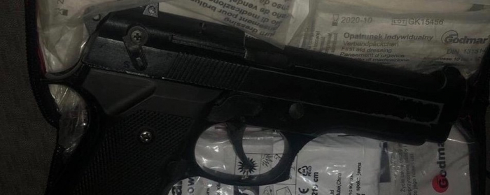 Зброю та наркотики виявили правоохоронці в автомобілі закарпатця
