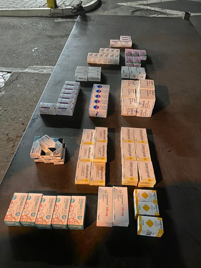 Через 85 упаковок медпрепаратів, прихованих від митного контролю, водій залишився без іномарки на кордоні