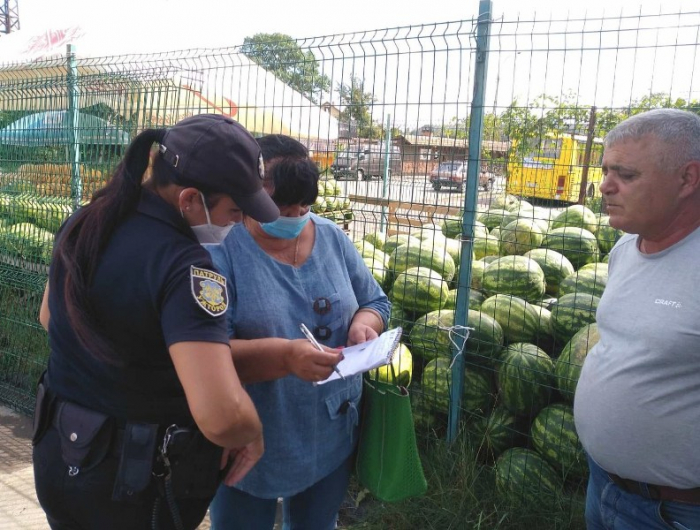 В Ужгороді провели рейд на продавців баштанних (ФОТО)