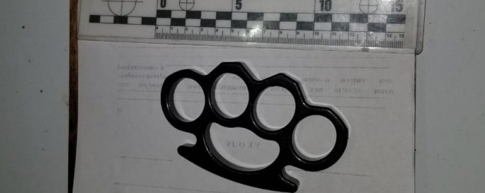Тячівські патрульні виявили кастет у порушника ПДР