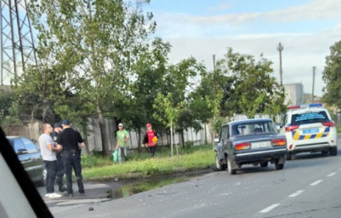 ДТП в Мукачеві: не розминулися дві автівки (ФОТОФАКТ)