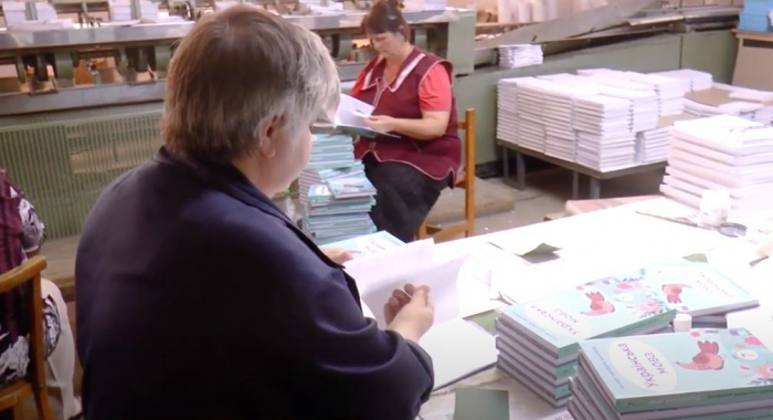 12 тисяч примірників: книги для нацменшин потраплять до шкіл Закарпаття, Чернівців та Одеси