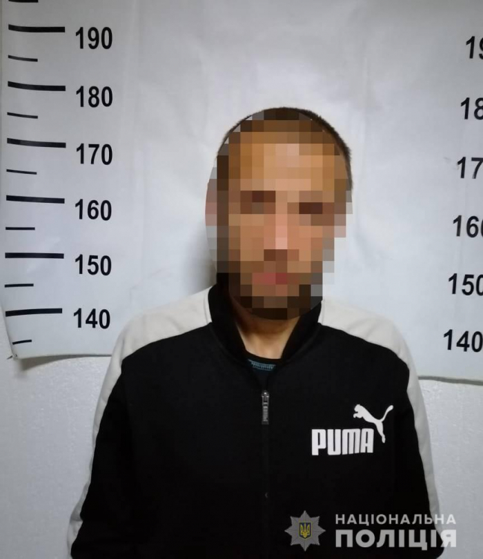 Поліція розшукує двох грабіжників, що обікрали мешканця Берегова