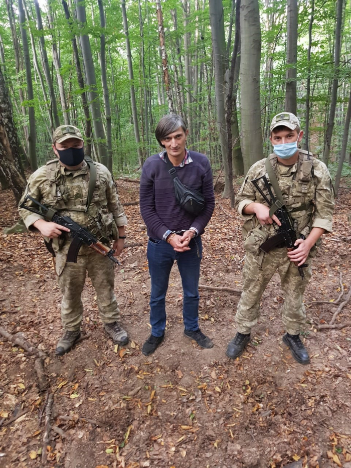 На Ужгородщині прикордонники затримали у лісі нелегала з Грузії