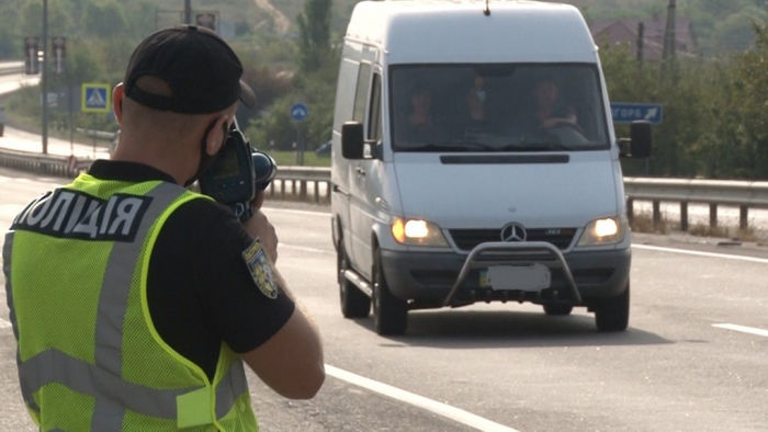 За три години 15 водіїв перевищили швидкість на дорозі у с.Барвінок на Ужгородщині