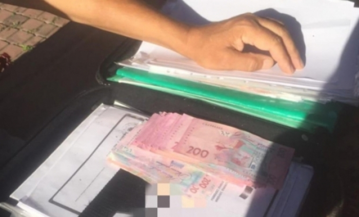 На Закарпатті правоохоронці затримали на хабарі чиновника Держгеокадастру