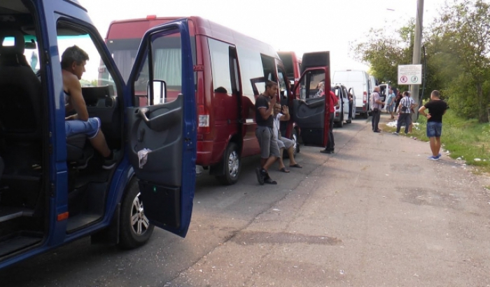 Чому утворилися величезні черги на кордоні в Закарпатті – роз'яснення консульства Угорщини