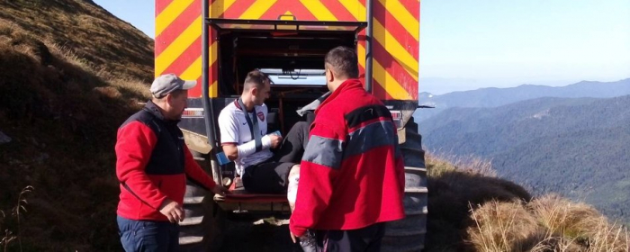 Зірвався в ущелину та травмувався. Закарпатські рятувальники шпиталізували туриста