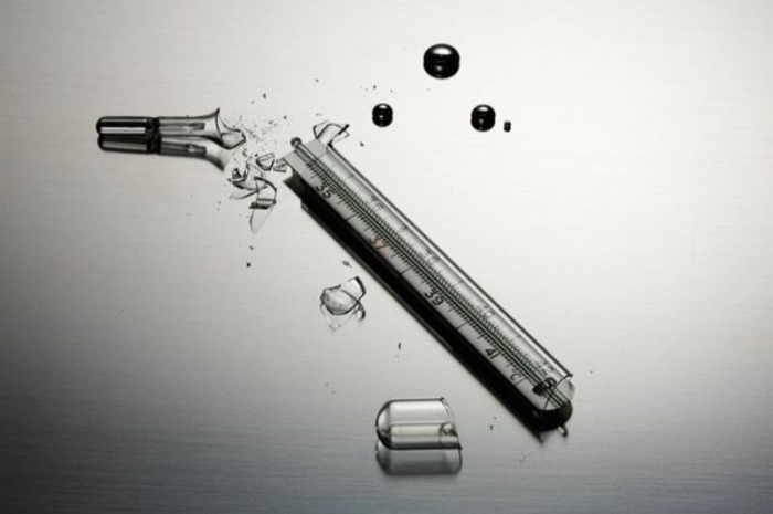 У багатоповерхівці Ужгорода розбили ртутний термометр: на місці працюють рятувальники