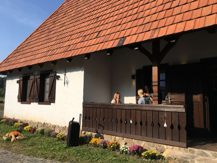 На Закарпатті вперше відкрили крамницю локальних продуктів та кав’ярню-бібліотеку (ФОТО)