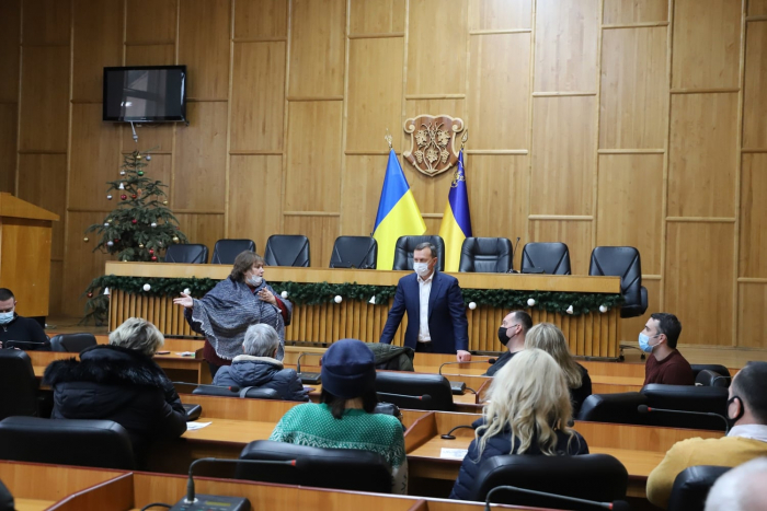 Міська рада та голови ОСББ в Ужгороді домовляються про місця розміщення майданчиків для сміттєвих контейнерів