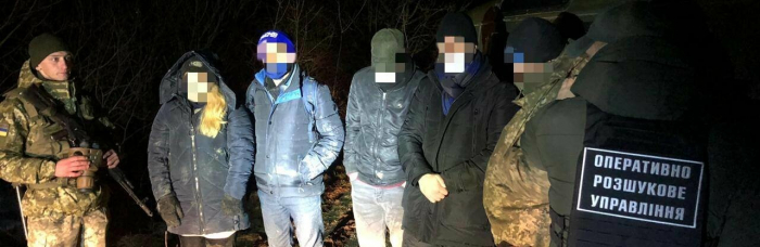 На Закарпатті прикордонники затримали трьох нелегалів із Сирії та їх переправників (ФОТО, ВІДЕО)