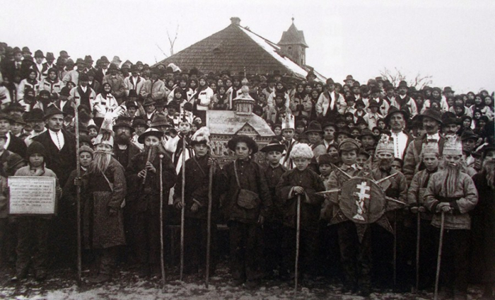Колядники у Воловому, фото – з книжки Владіміра Куштека «Чехословацький світ в Карпатах»
