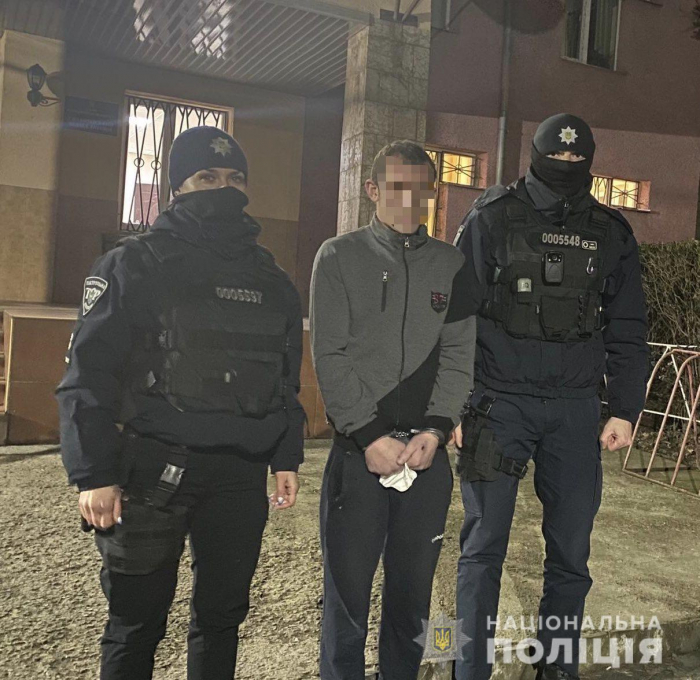 В Ужгороді поліцейські затримали зловмисника, який напав на жінку