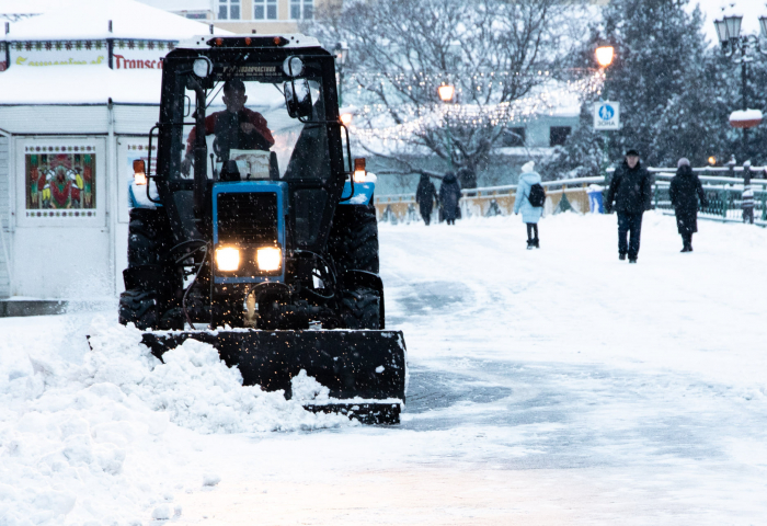 В Ужгороді знову прогнозують сніг: комунальники просять водіїв не залишати автівки на узбіччях