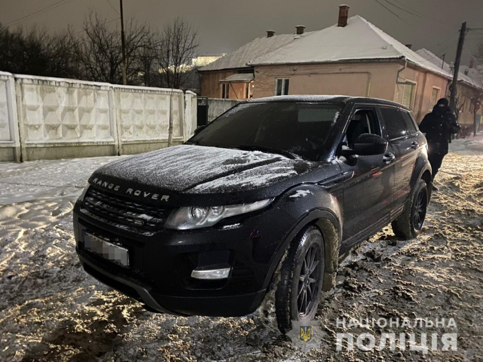 У Мукачеві за ніч поліція виявила два автомобілі з ймовірно підробленими документами