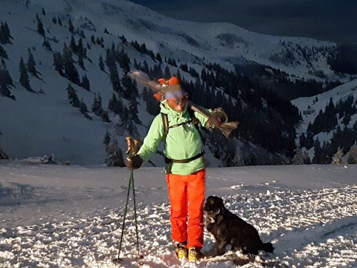 На Рахівщині рятувальники відшукали в горах і снігах заблукалу сноубордистку