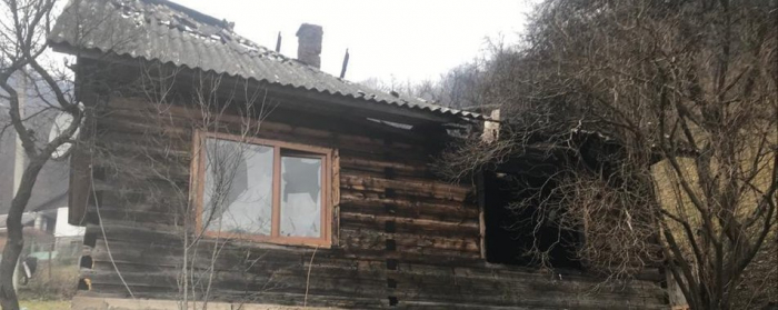 Закарпатку підозрюють у підпалі будинку співмешканця: жінці загрожує до 10 років ув'язнення