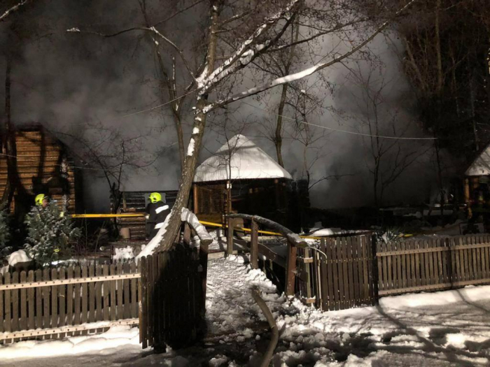 Пожежа на Тячівщині: горіла база відпочинку (ФОТО)