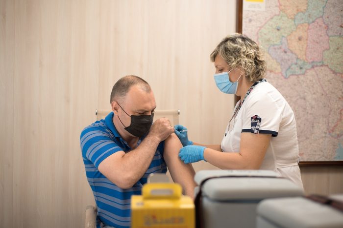 Здоров'я та безпека найбільшої торговельної мережі України: в «АТБ» вакцинували понад 80% співробітників