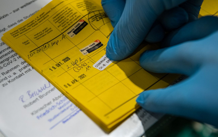 МОЗ просить повідомляти про підробку COVID-документів на «гарячі» лінії