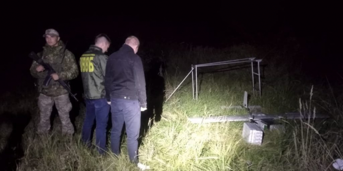 На Закарпатті правоохоронці вилучили саморобний безпілотник контрабандистів (ФОТО)