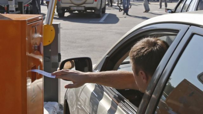 З наступного року паркування на центральних вулицях Мукачева буде платним