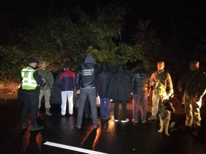 На Закарпатті затримали групу нелегалів та їх ймовірного переправника