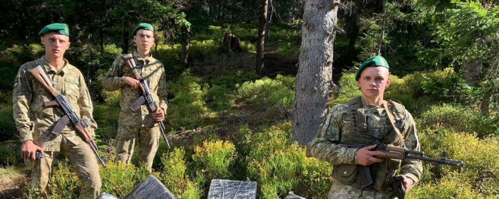 Понад чотири тисячі пачок сигарет виявили прикордонники на українсько-румунському кордоні