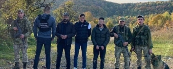 Прямували до ЄС: трьох нелегалів з Туреччини затримали поблизу кордону зі Словаччиною