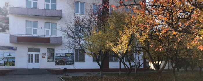 Ухилявся від призову: в Ужгороді з вікна військкомату вистрибнув хлопець
