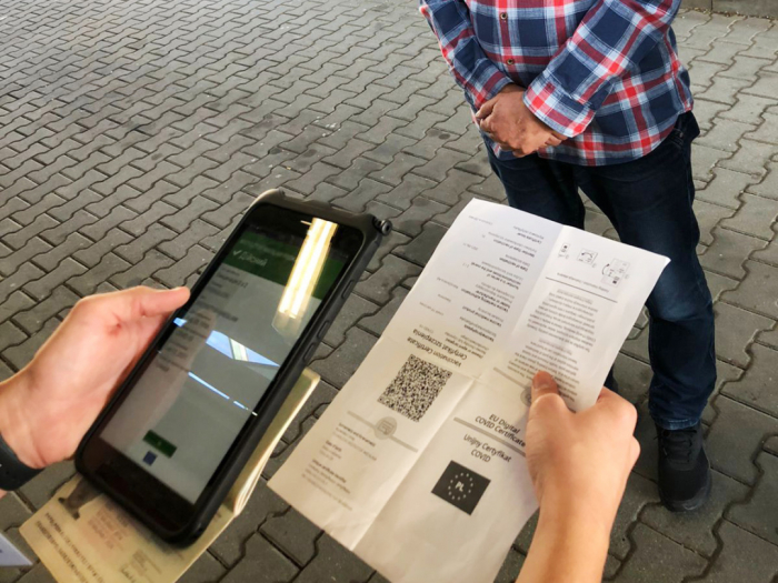 Посилені перевірки і дотримання карантину: в Ужгороді розповіли про перевірки COVID-сертифікатів