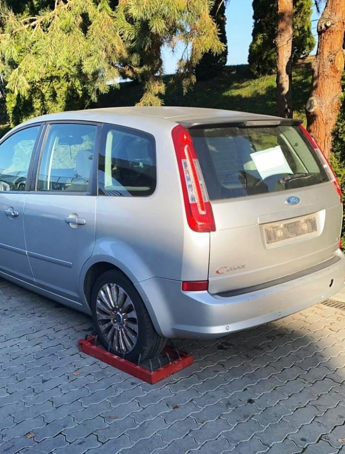 На кордоні з Угорщиною затримали викрадену в Італії автівку