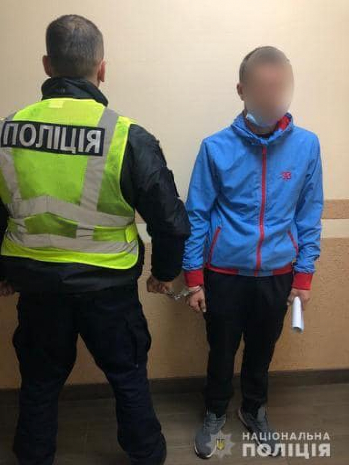 Закарпатські поліцейські затримали зловмисника, який переховувався від столичних колег
