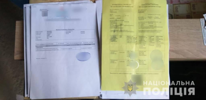 Поліція Закарпаття зафіксувала 15 проваджень про фальсифікацію COVID-документів за тиждень