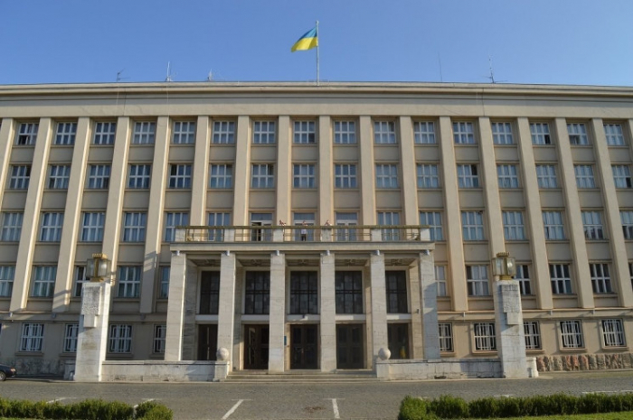 Повідомили про замінування: сесію Закарпатської облради призупинили, не обравши голову