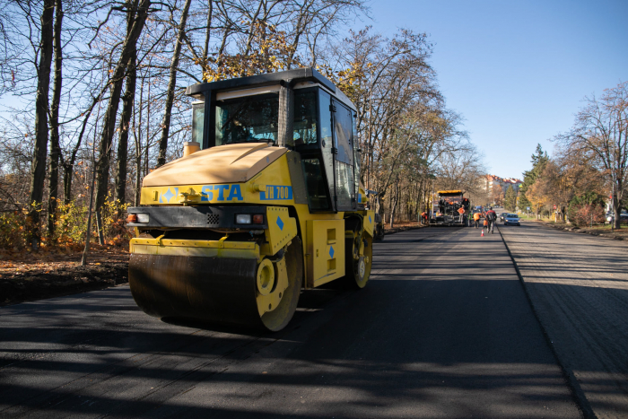 Триває оновлення вулиці Собранецької в Ужгороді (ФОТО)