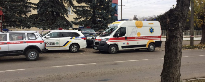 В Ужгороді перевіряють інформацію про замінування адміністративного суду